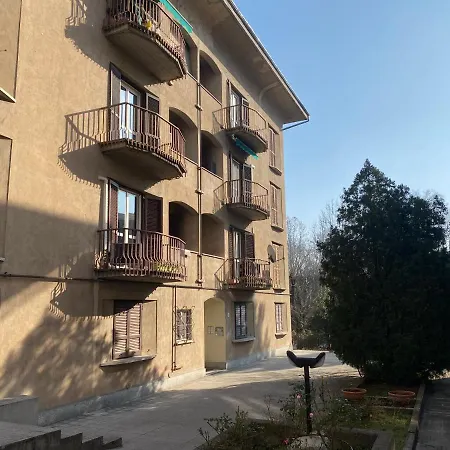 Short Nuovo In Citta Pavia