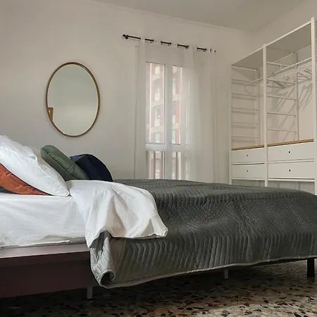 Short Nuovo In Citta Pavia
